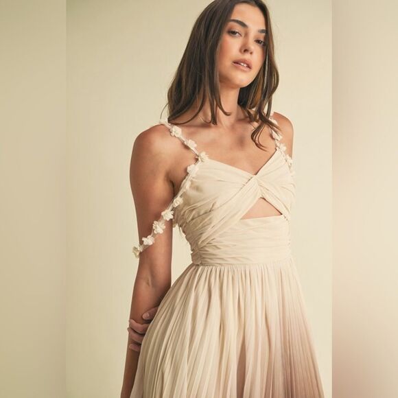 927. OMBRÉ PLEATED MAXI DRESS - Picture 9 of 15